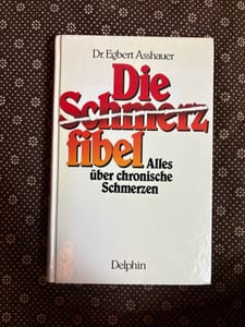 Die Schmerzfibel – Dr. Egbert Asshauer | Alles über chronische Schmerzen  — Bild 1 von 5 anzeigen