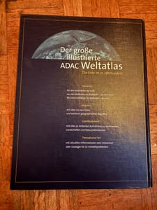 Der große illustrierte ADAC Weltatlas – Die Erde im 21. Jahrhundert — Bild 2 von 2 anzeigen