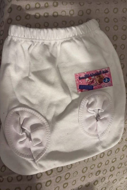 Weiße Windelhose mit Verschluss