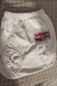 Weiße Windelhose mit Verschluss