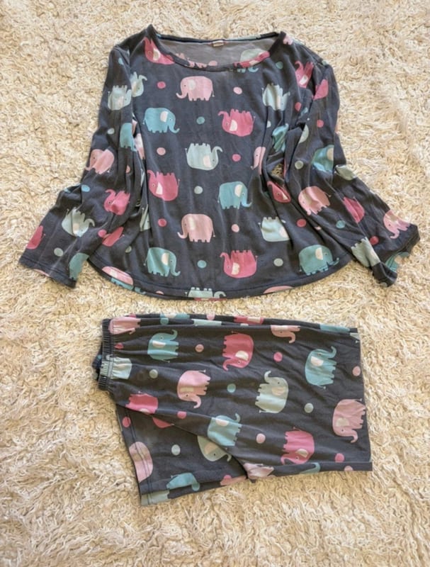 Pyjama mit Elefanten-Motiv — Bild 1 von 3