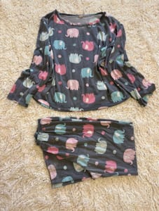 Pyjama mit Elefanten-Motiv