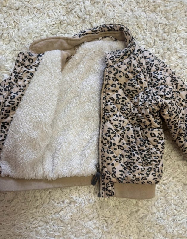 Leoparden-Steppjacke mit Fleece-Futter — Bild 2 von 3
