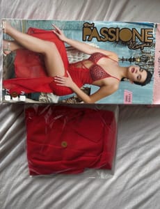 Rotes Negligé – Passione Lingerie — Bild 3 von 3 anzeigen