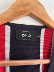 Only Gestreifter Pullover mit V-Ausschnitt Gr. M — Bild 4 von 4 anzeigen