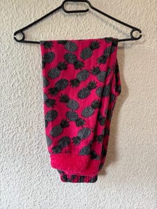 Bimi Night Kids Club Fleece-Schlafanzug, Gr. 15 (türkische Größe) – Ananas-Print — Bild 2 von 4 anzeigen