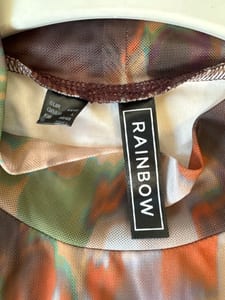 Rainbow Mesh-Kleid, Gr. 44/46 (L) – abstraktes Print, Cut-Out an der Schulter — Bild 2 von 3 anzeigen