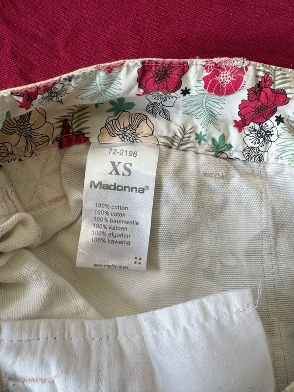 Madonna Shorts, Gr. XS – Blumenmuster — Bild 4 von 4