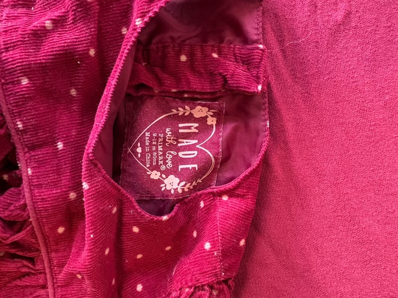 Primark Cordkleid, Gr. 9-12 Monate (80 cm) – Bordeaux mit Punkten — Bild 3 von 3