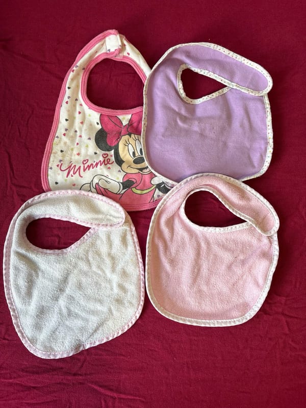4er Set Baby-Lätzchen – Minnie Mouse & Uni — Bild 1 von 3