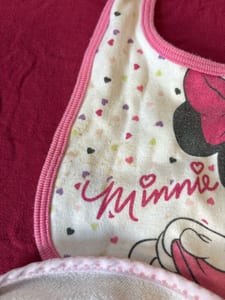 4er Set Baby-Lätzchen – Minnie Mouse & Uni — Bild 2 von 3 anzeigen