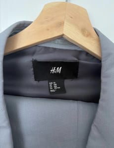 H&M Sakko/Blazer, EUR 52 (US 42R) – Grau — Bild 2 von 4 anzeigen