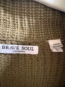 Grober Strickpullover mit Halbreißverschluss in Olivgrün — Bild 2 von 2 anzeigen