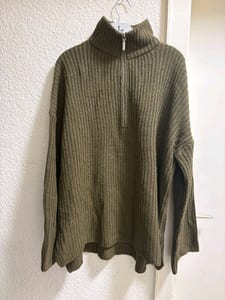 Damen Grober Strickpullover mit Halbreißverschluss in Olivgrün – Größe L