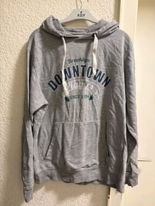 Grauer Hoodie mit Print "Brooklyn Downtown Players" — Bild 3 von 5 anzeigen