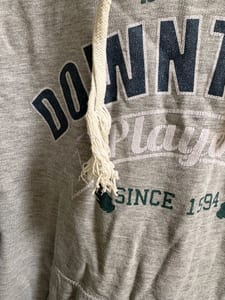 Grauer Hoodie mit Print "Brooklyn Downtown Players" — Bild 4 von 5 anzeigen