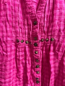 Pinke kariert-gemusterte Bluse mit Nieten – Damen Tunika — Bild 3 von 6 anzeigen
