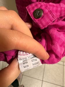 Pinke kariert-gemusterte Bluse mit Nieten – Damen Tunika — Bild 4 von 6 anzeigen