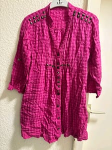 Pinke kariert-gemusterte Bluse mit Nieten – Damen Tunika – Größe S – Rosa