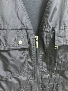 Schwarze Weste mit vielen Taschen — Bild 2 von 4 anzeigen