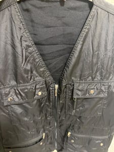 Schwarze Weste mit vielen Taschen — Bild 3 von 4 anzeigen