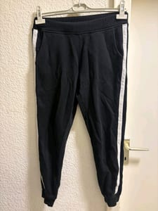 Damen Schwarze Jogginghose mit weißen Seitenstreifen – Größe XS