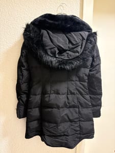 Damen Winterjacke Steppmantel mit Kunstfellkapuze, schwarz — Bild 2 von 3 anzeigen
