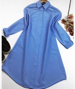 Hemdblusenkleid in Hellblau, langer Schnitt