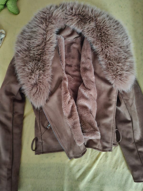 Wildlederjacke im Biker-Stil mit Kunstfellkragen — Bild 1 von 4
