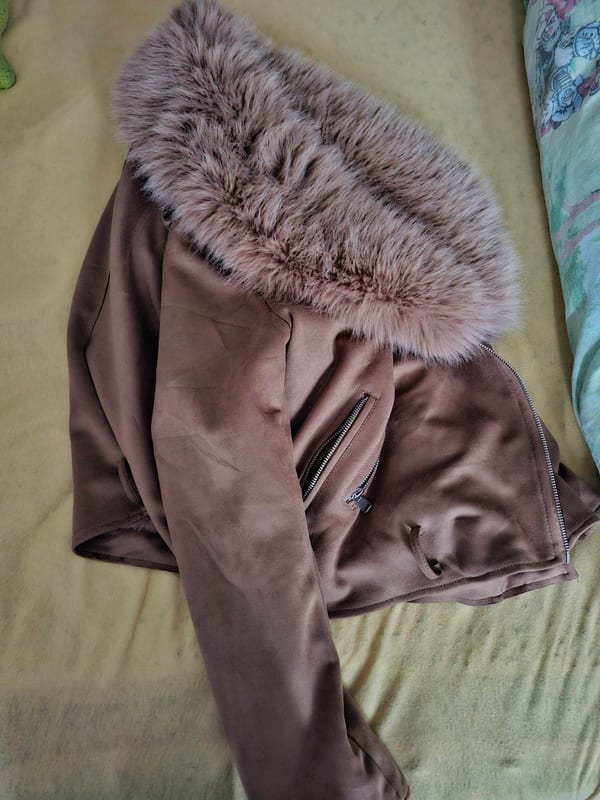 Wildlederjacke im Biker-Stil mit Kunstfellkragen — Bild 3 von 4