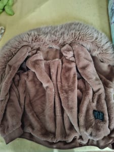 Wildlederjacke im Biker-Stil mit Kunstfellkragen — Bild 4 von 4 anzeigen