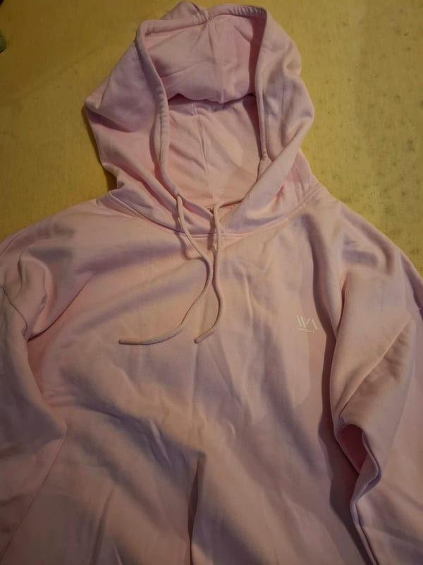Rosa Hoodie mit Kapuze – kurz geschnitten — Bild 2 von 4