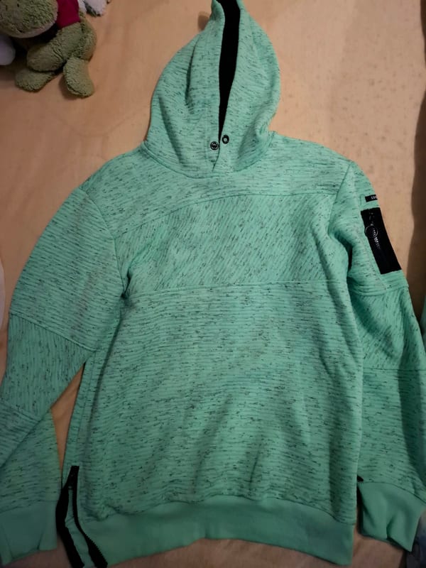 Pullover-Hoodie in Mint mit Kapuze und Reißverschluss-Details — Bild 1 von 6