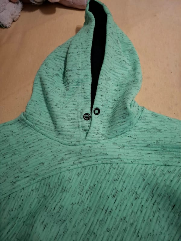 Pullover-Hoodie in Mint mit Kapuze und Reißverschluss-Details — Bild 3 von 6