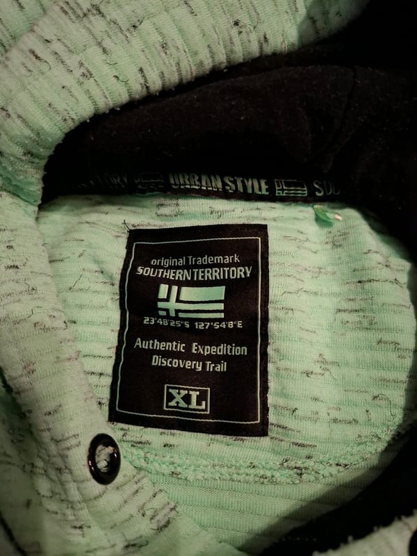 Pullover-Hoodie in Mint mit Kapuze und Reißverschluss-Details — Bild 5 von 6