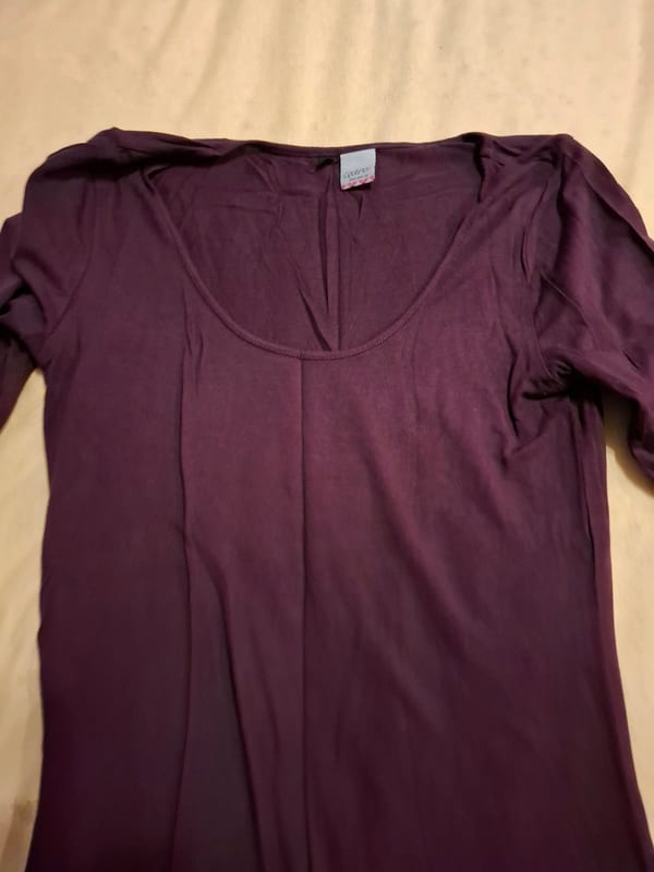 Langarm Jerseykleid in Bordeaux, figurbetont — Bild 2 von 4