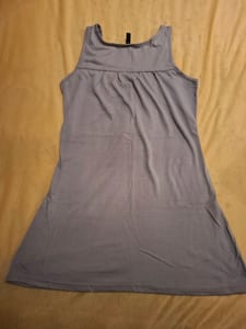 Longtop ärmellos mit Pailletten-Verzierung am Ausschnitt — Bild 4 von 4 anzeigen