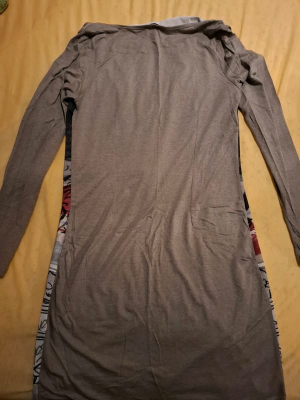 Langarm-Longshirt mit Fotodruck und Graffiti-Muster — Bild 4 von 4
