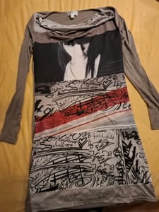 Langarm-Longshirt mit Fotodruck und Graffiti-Muster