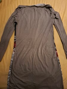 Langarm-Longshirt mit Fotodruck und Graffiti-Muster — Bild 4 von 4 anzeigen