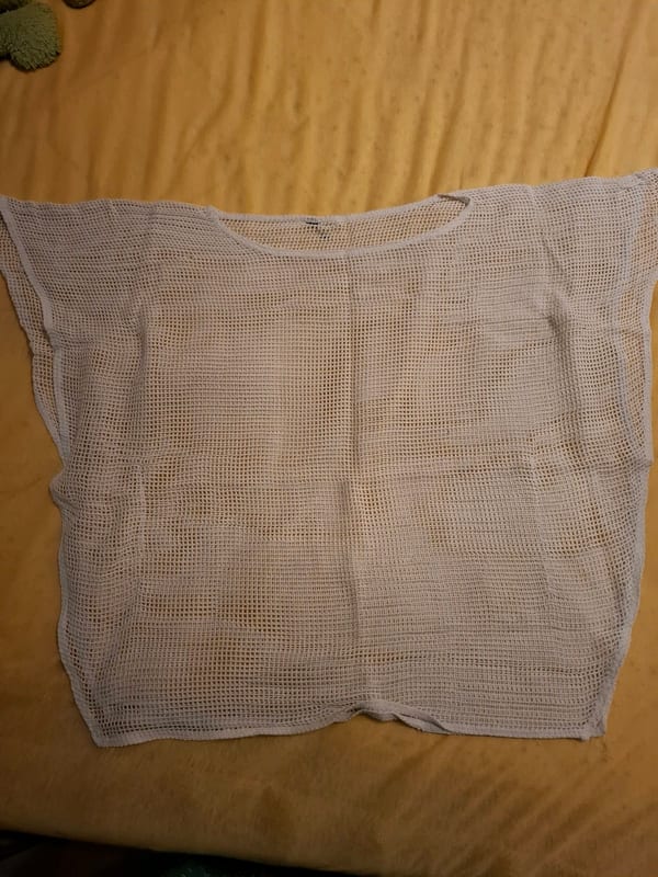 Grobmaschiges Netzshirt, ärmellos – Sommer-Überwurf — Bild 1 von 3