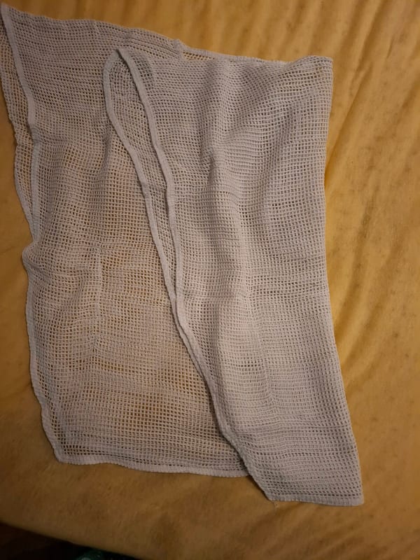 Grobmaschiges Netzshirt, ärmellos – Sommer-Überwurf — Bild 2 von 3