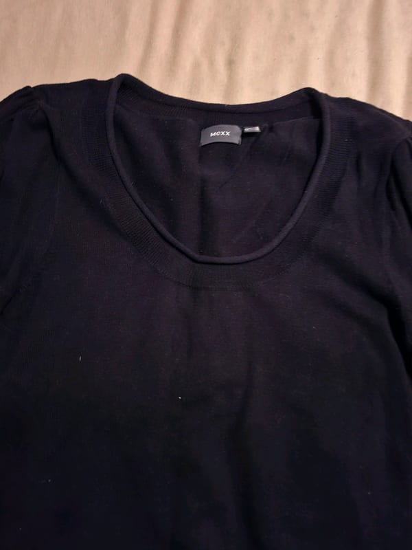 Schwarzer Strickpullover mit 3/4-Ärmeln und U-Ausschnitt — Bild 2 von 4