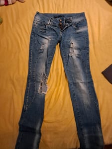 Damenjeans im Used-Look mit Rissen, Slim Fit