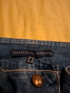 Damenjeans im Used-Look mit Rissen, Slim Fit — Bild 4 von 4 anzeigen