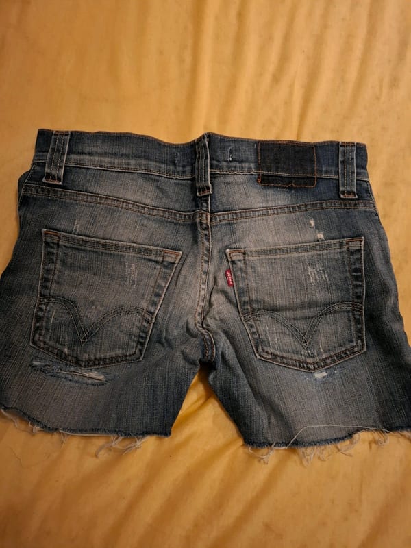 Jeansshorts Damen, Used-Look, ausgefranster Saum — Bild 3 von 4