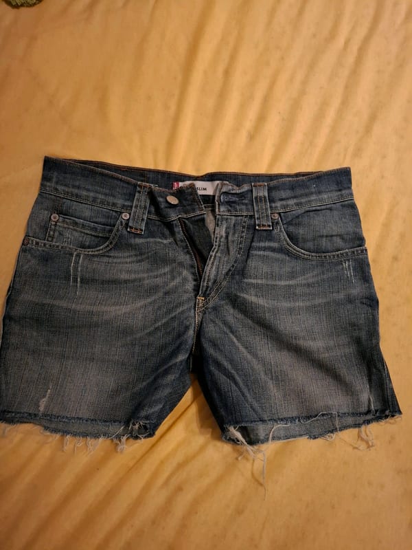 Jeansshorts Damen, Used-Look, ausgefranster Saum — Bild 4 von 4