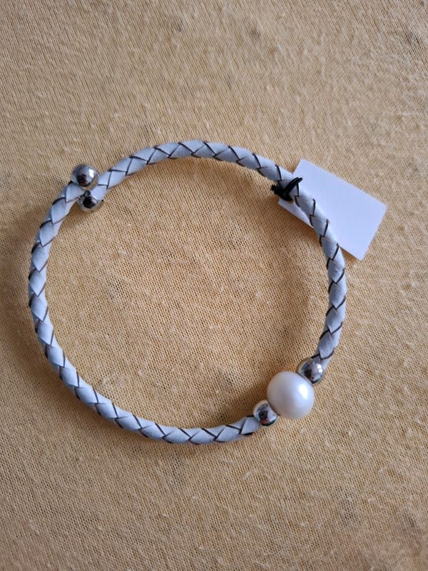 Geflochtenes Armband mit Perle und Silberperlen — Bild 2 von 2