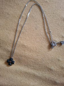 Kette von Swarovski  mit Kleeblatt-Anhänger, Kristallsteine — Bild 3 von 4 anzeigen