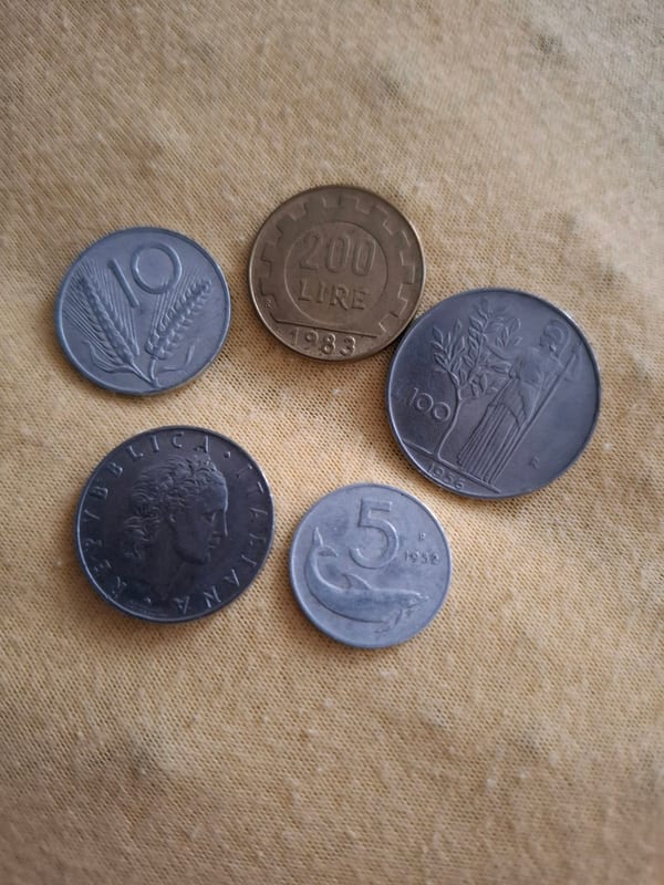 Italienische Münzen – 5 Lire, 10 Lire, 100 Lire, 200 Lire (Konvolut) — Bild 1 von 2